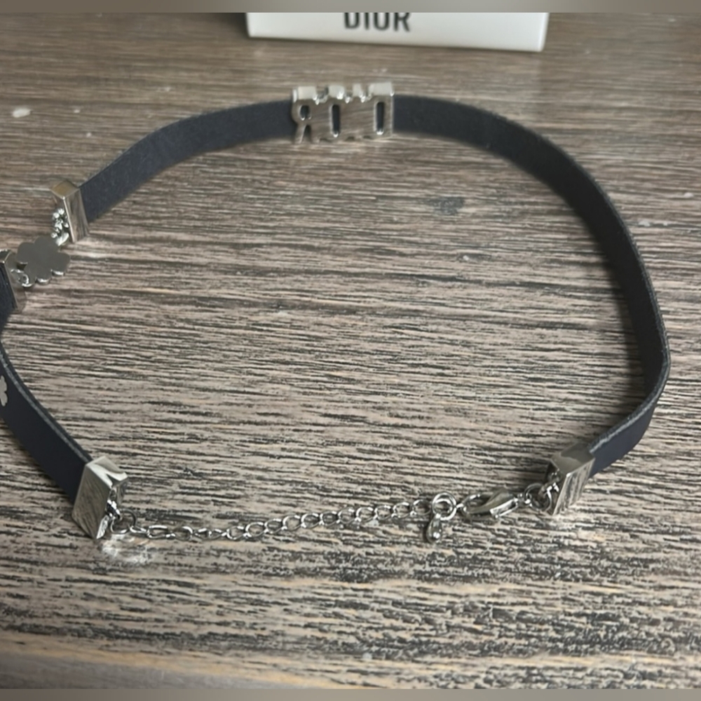 Dior NIB Le Trèfle Black Leather & Silver Choker Necklace - Picture 3 of 4